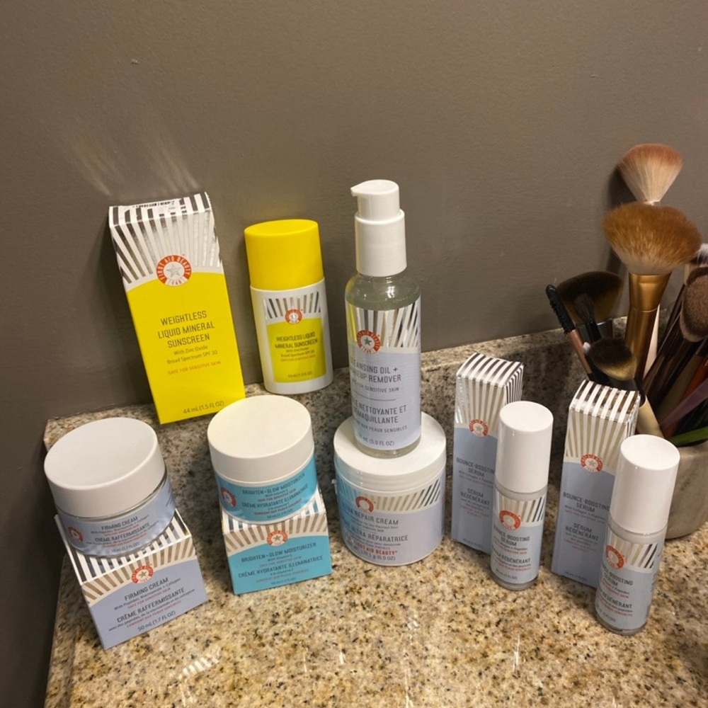First Aid Beauty Skincare Set - Blue and White